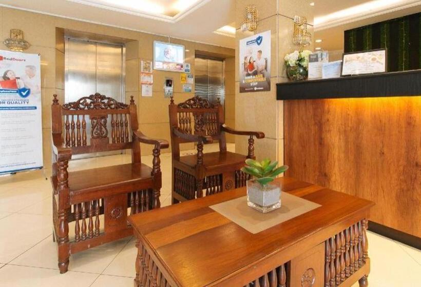 Hotel Reddoorz Plus @ Project 6 Quezon City