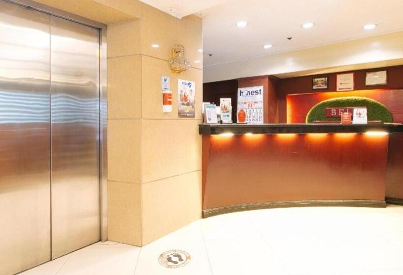 Hotel Reddoorz Plus @ Project 6 Quezon City