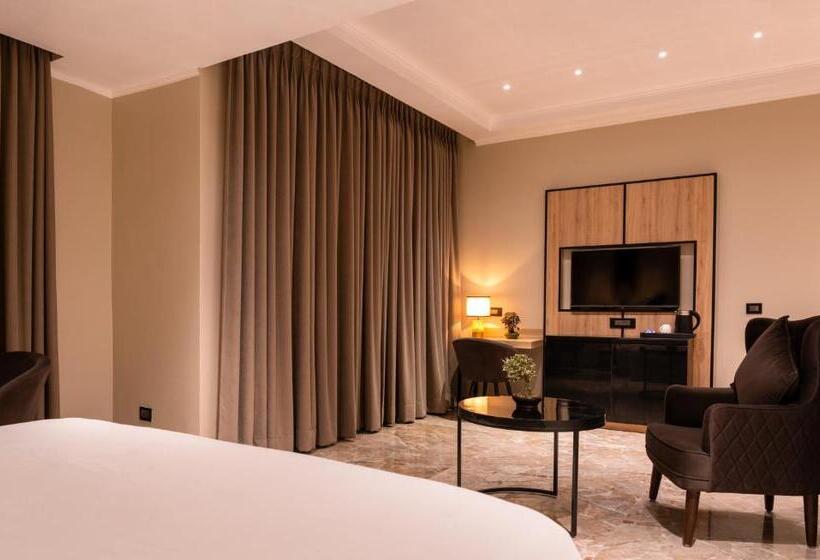 Alpine Hotel And Villas