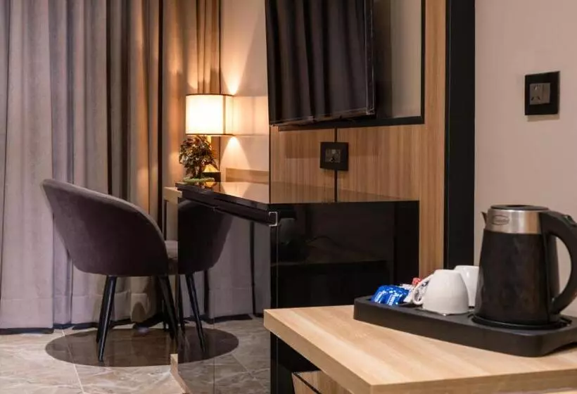 Alpine Hotel And Villas