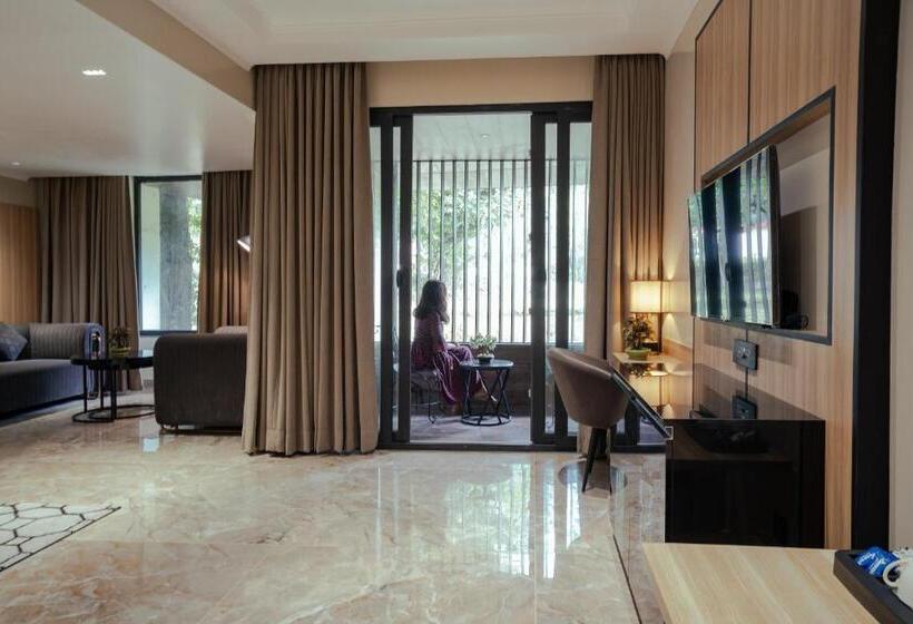 Alpine Hotel And Villas