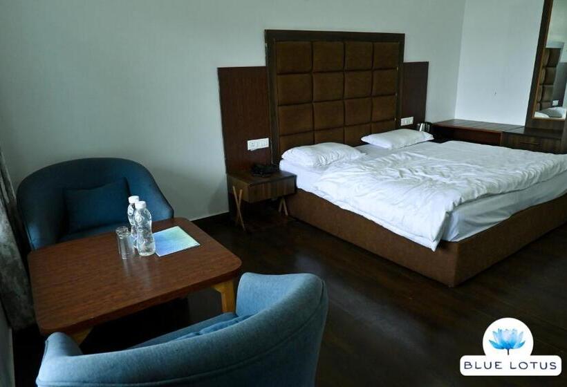 בית מלון כפרי Blue Lotus Resort