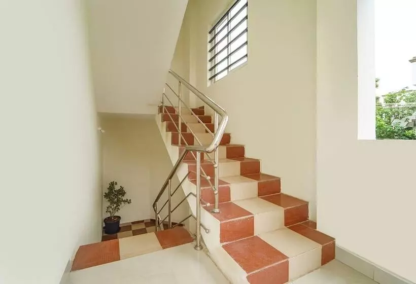 ホテル Fabexpress Clover Castle   Nr Coimbatore International Airport