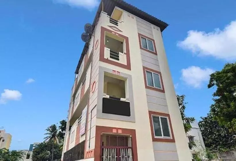 Hotelli Fabexpress Clover Castle   Nr Coimbatore International Airport