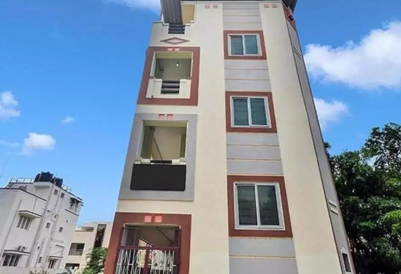 Hotelli Fabexpress Clover Castle   Nr Coimbatore International Airport