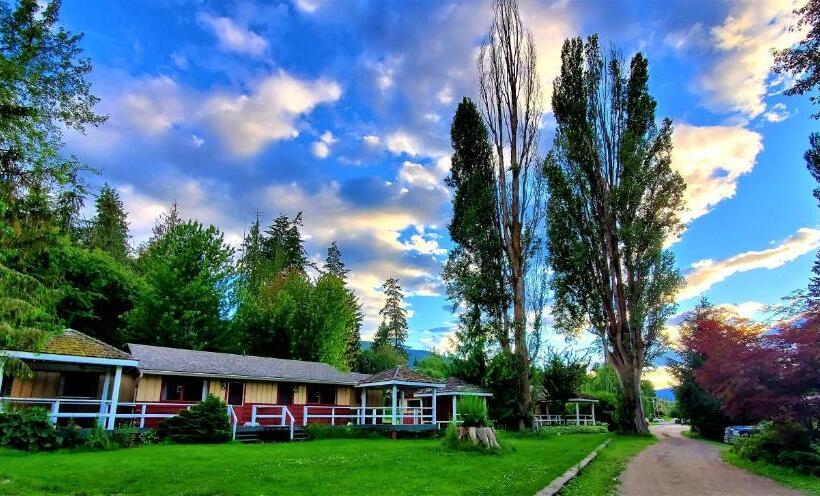 Maples Resort Shuswap