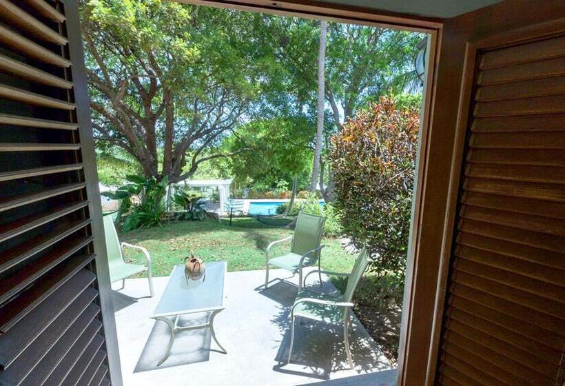 هتل Hacienda Tamarindo