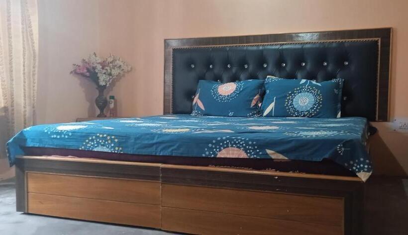 פנסיון Pamir Holiday