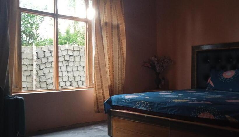 פנסיון Pamir Holiday