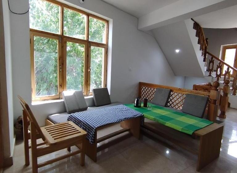 פנסיון Pamir Holiday