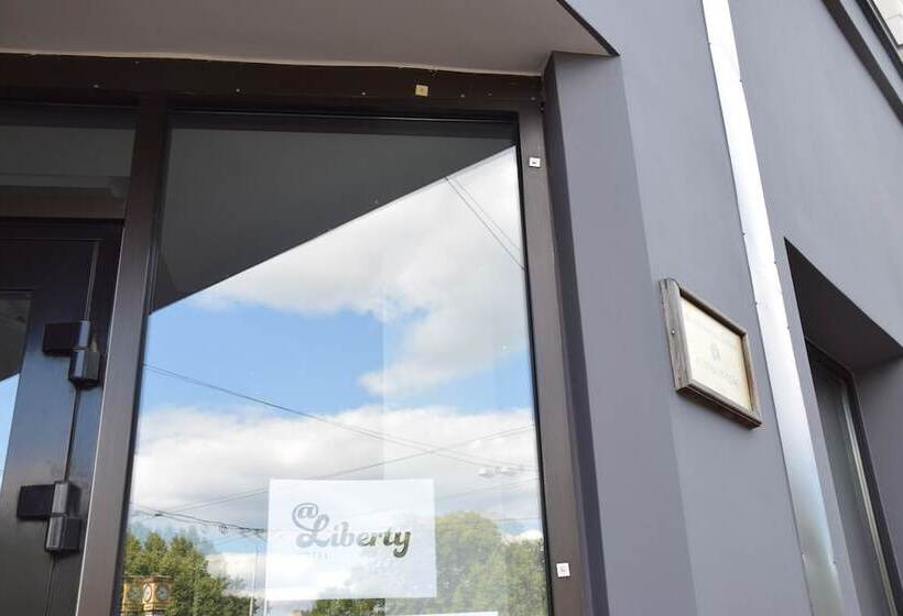 هاستل Liberty Airy