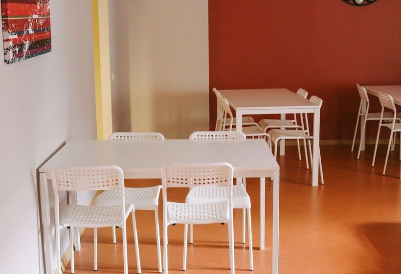 هاستل Liberty Airy