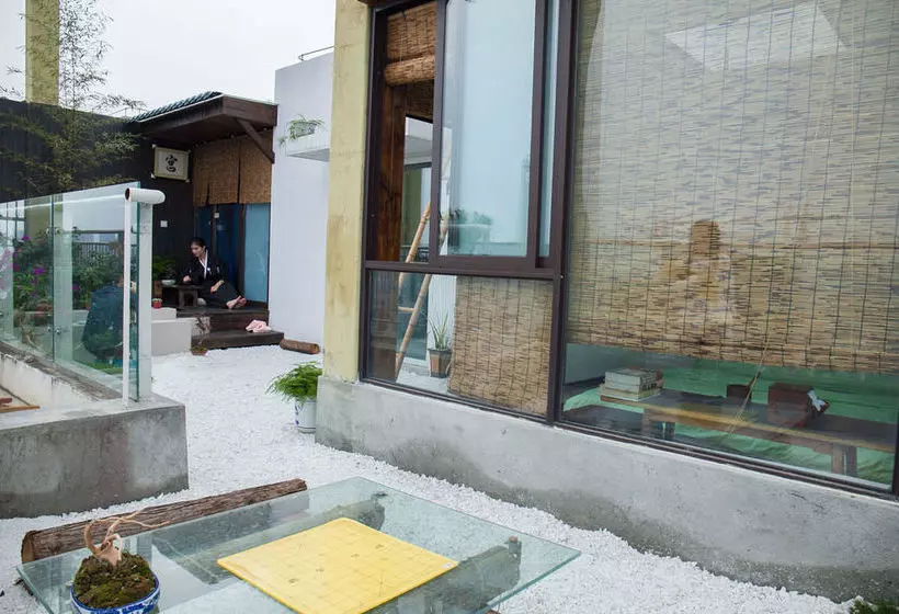 ユースホステル Living Art Museum Inn