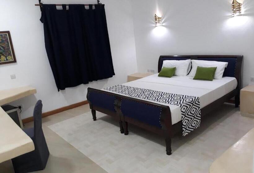 هتل 27 Cafe Zanzibar Airport