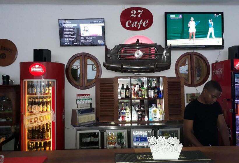 هتل 27 Cafe Zanzibar Airport