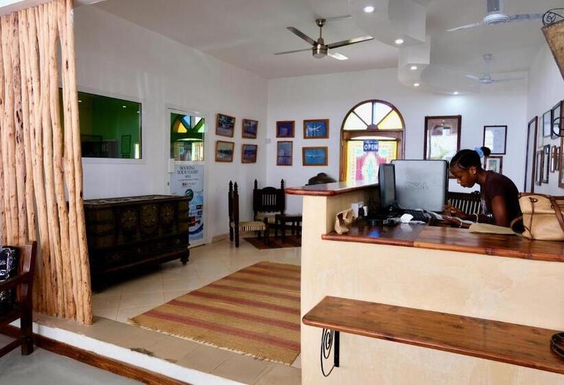 هتل 27 Cafe Zanzibar Airport