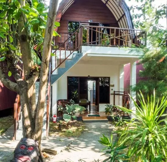 هتل Gili Turtle Beach Resort