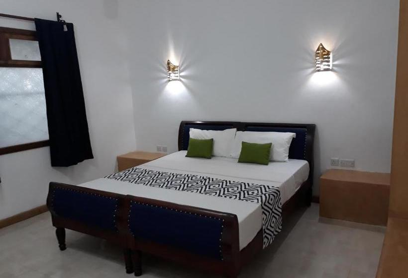 هتل 27 Cafe Zanzibar Airport