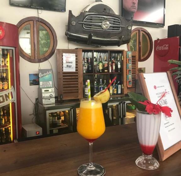 هتل 27 Cafe Zanzibar Airport