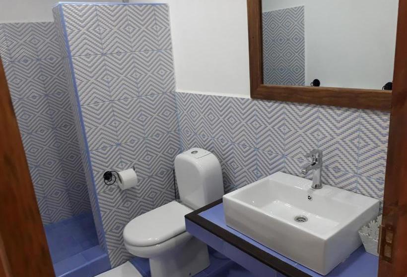 هتل 27 Cafe Zanzibar Airport