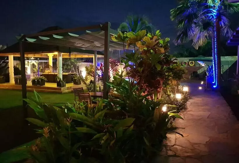 Hotelli Sweet Garden