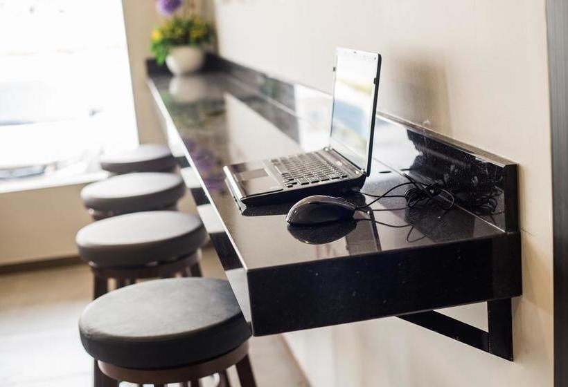 호텔 Zamburger Victory City Previously Victory City