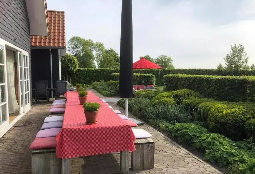 ベッドアンドブレックファースト Chalet Royal