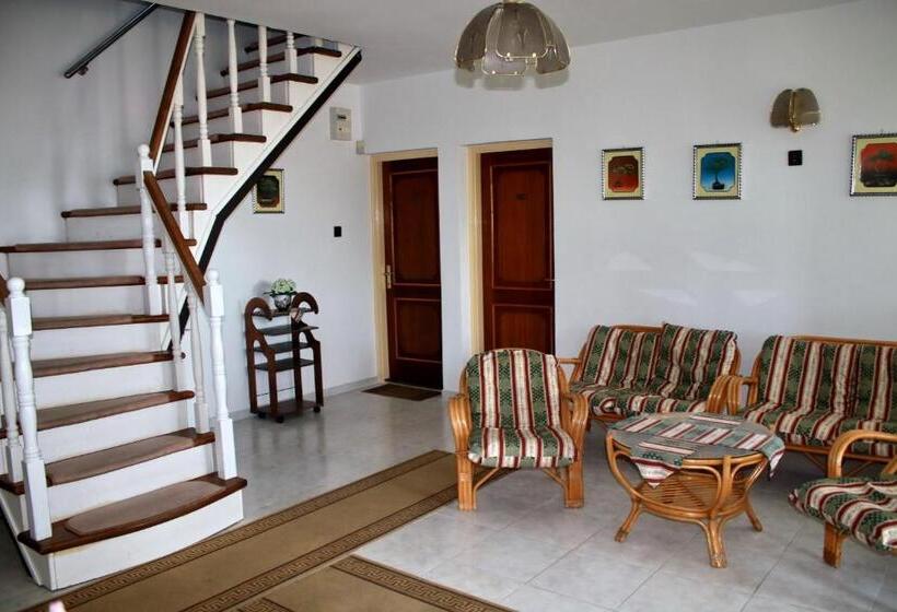 Aamiaismajoitus (B&B) Pigál Panzió