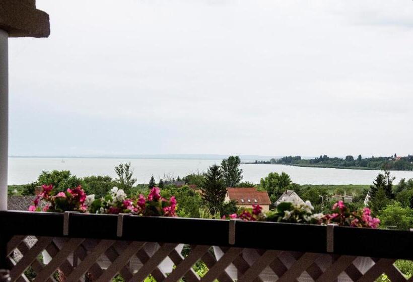 Aamiaismajoitus (B&B) Pigál Panzió