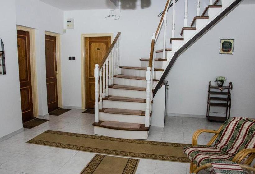 Aamiaismajoitus (B&B) Pigál Panzió