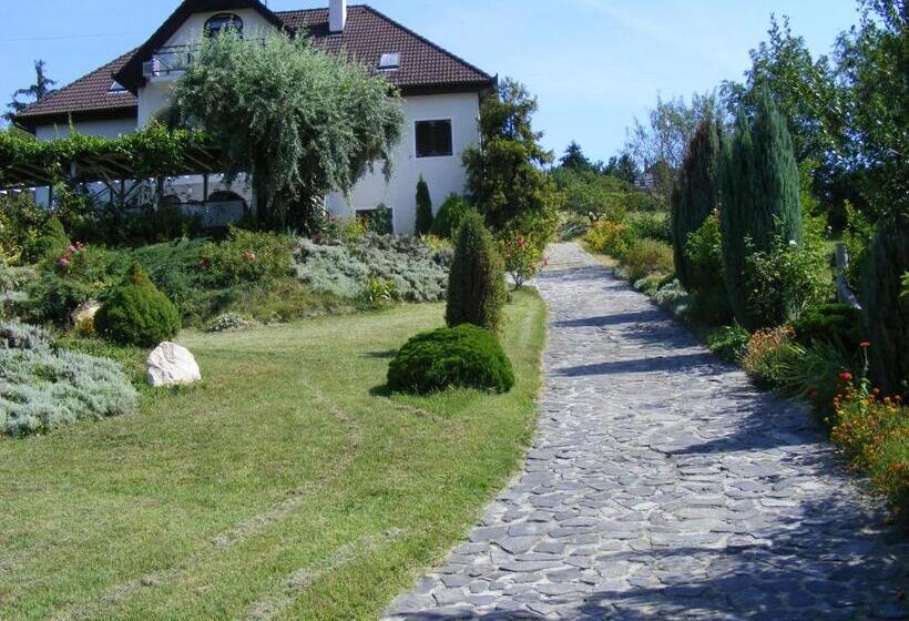 Aamiaismajoitus (B&B) Pigál Panzió