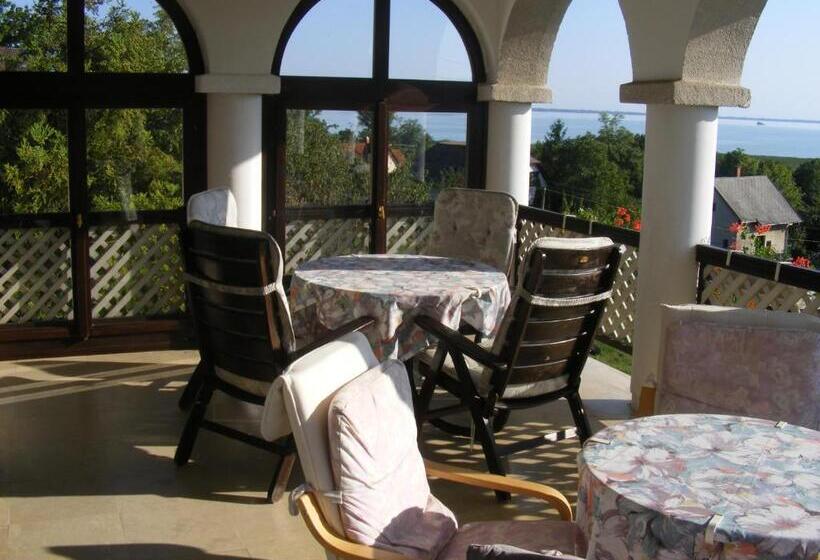 Aamiaismajoitus (B&B) Pigál Panzió