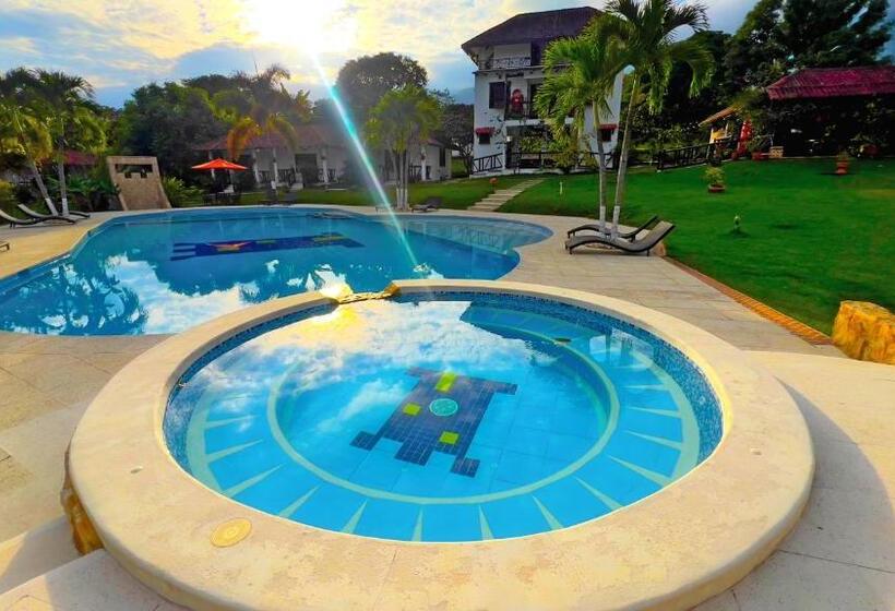 هتل Kamelot Colonial