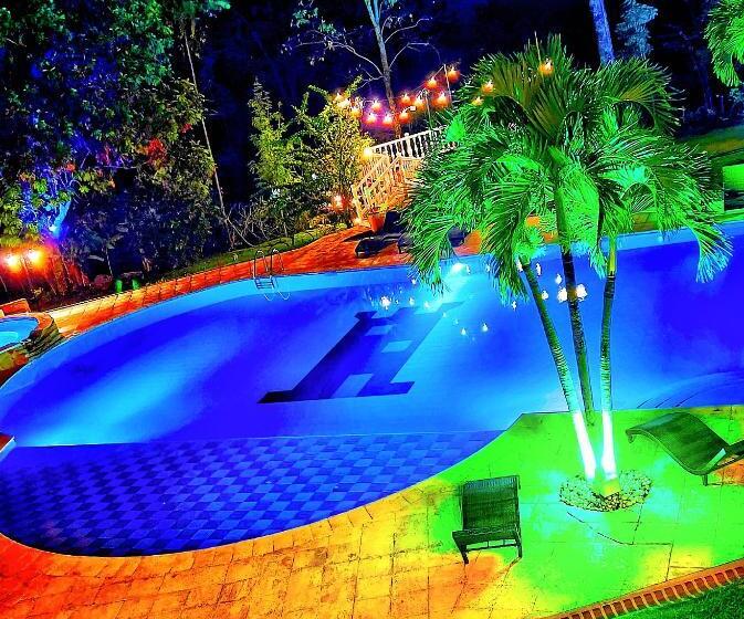 هتل Kamelot Colonial