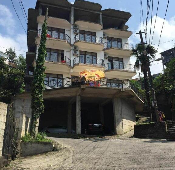 پانسیون Guguli