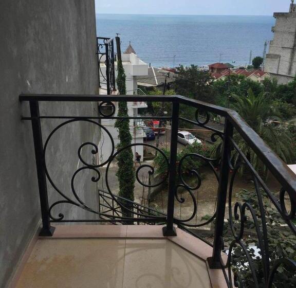 پانسیون Guguli