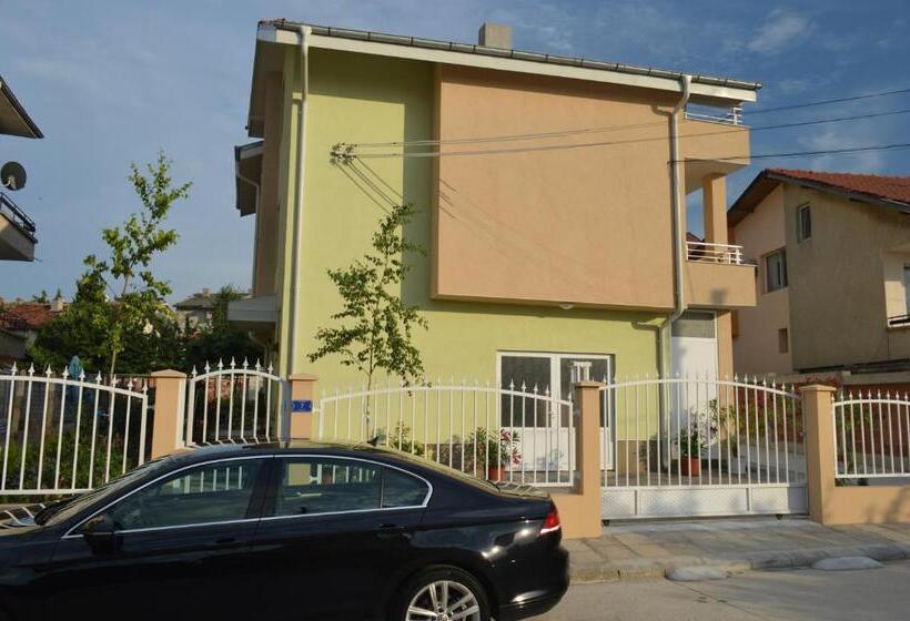 Пансион Yanis