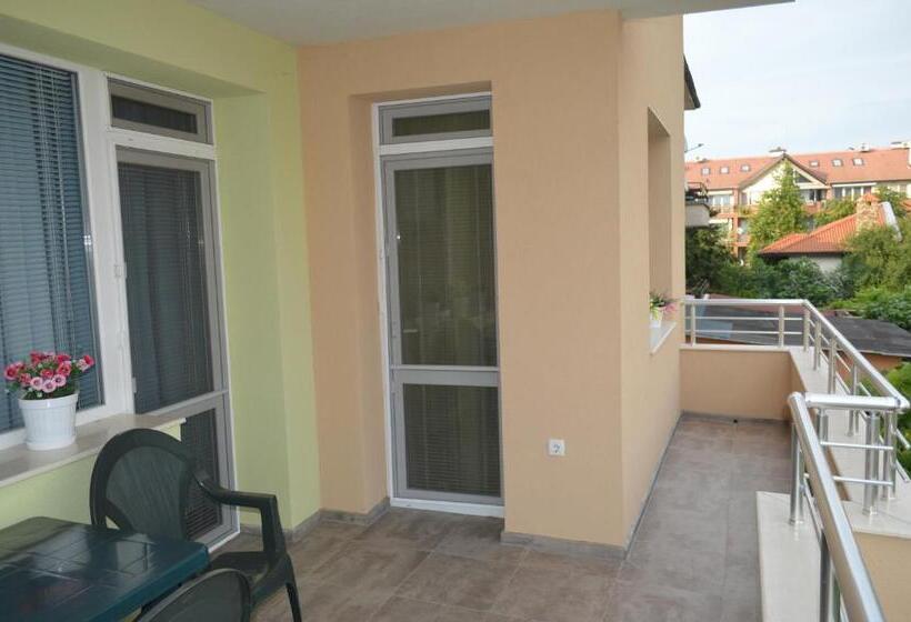 Пансион Yanis