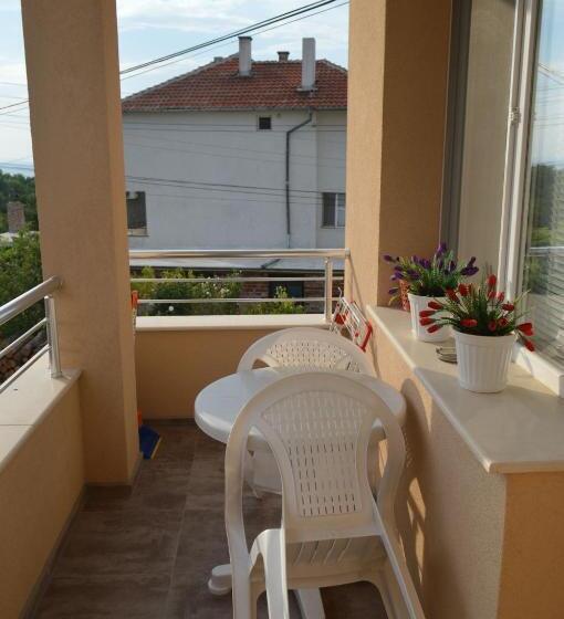 Пансион Yanis