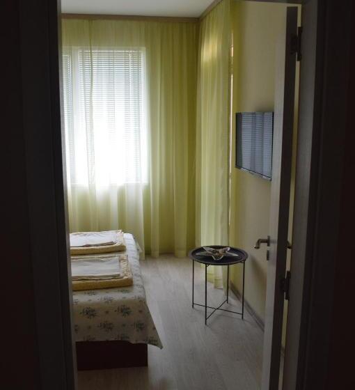 Пансион Yanis