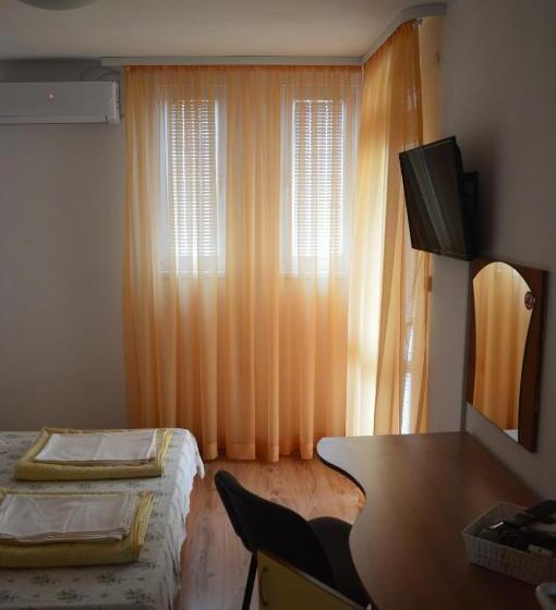 Пансион Yanis