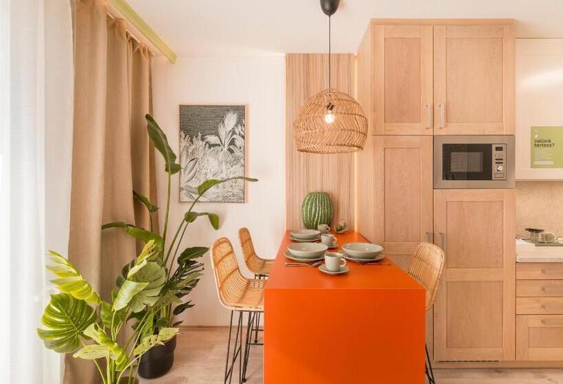 Sunset Resort Lakeside Apartment