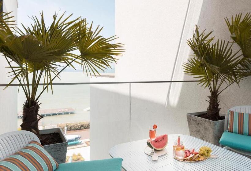 Sunset Resort Lakeside Apartment