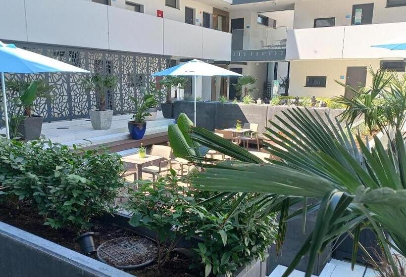 Sunset Resort Lakeside Apartment