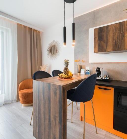 Sunset Resort Lakeside Apartment