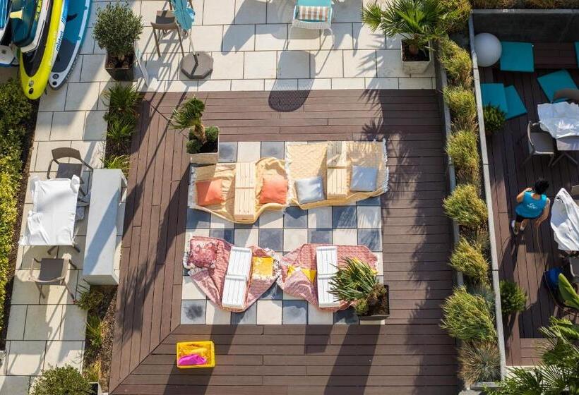 Sunset Resort Lakeside Apartment