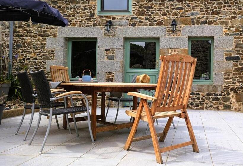 Bed and Breakfast La Guesthouse   à Deux Pas Du Sentier Des Douaniers