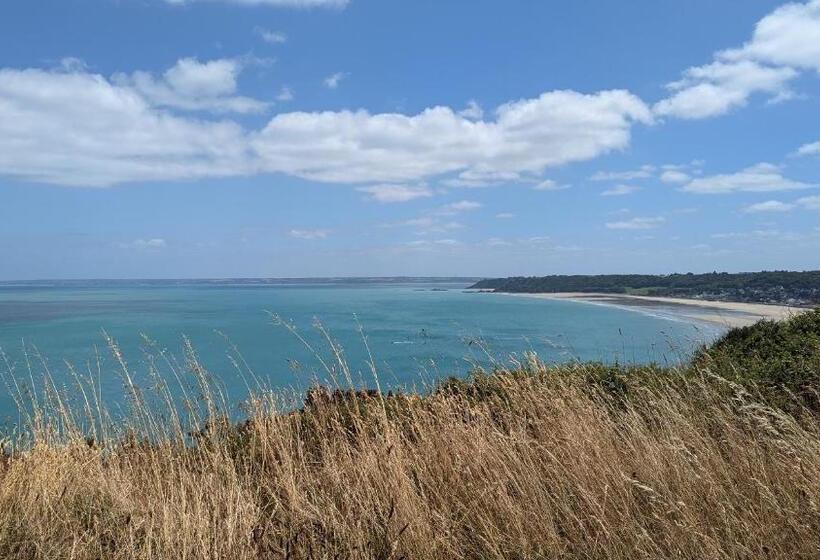 Bed and Breakfast La Guesthouse   à Deux Pas Du Sentier Des Douaniers