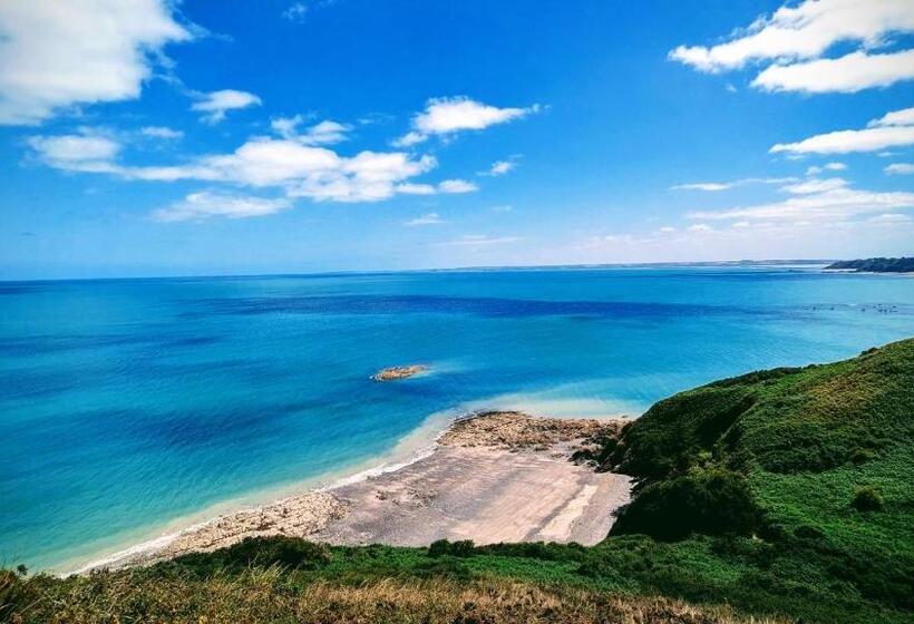 Bed and Breakfast La Guesthouse   à Deux Pas Du Sentier Des Douaniers