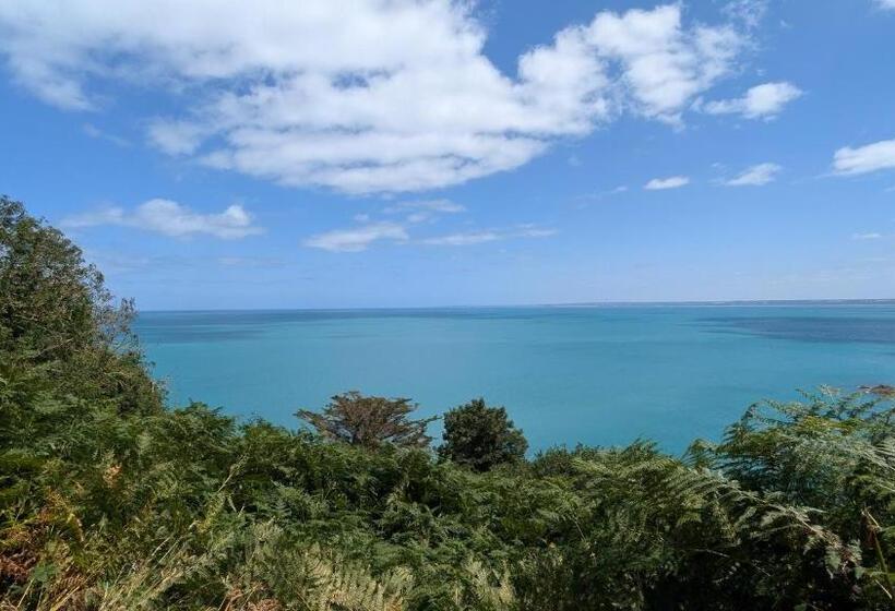 Bed and Breakfast La Guesthouse   à Deux Pas Du Sentier Des Douaniers